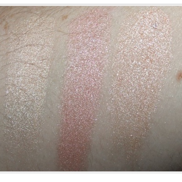 SOLD Laura Geller Highlighter - Picture 3 of 3