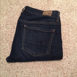 Dark rinse American Eagle Jegging