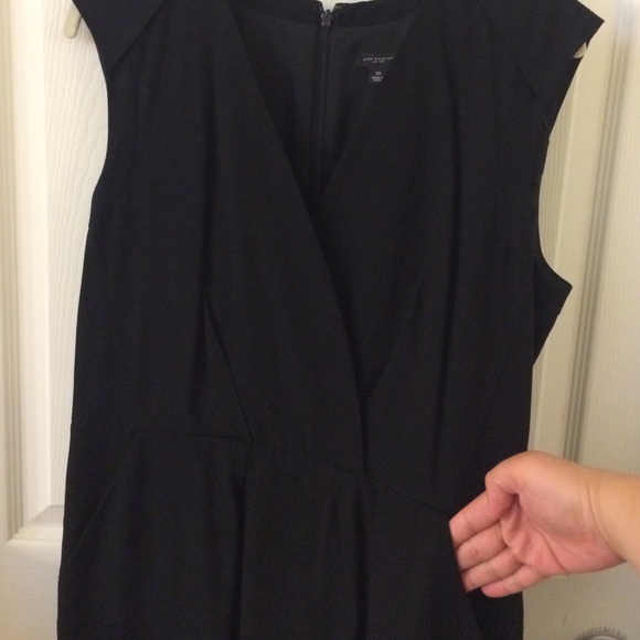 Ann Taylor LBD Sz 10 flattering darts cute pockets - Picture 4 of 4