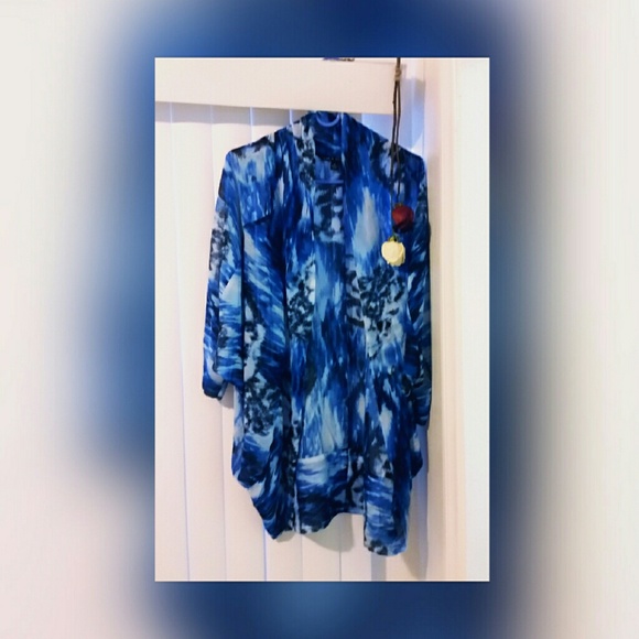 Zac and rachel Tops - NEVER WORN Zac and Rachel - Sheer cover top