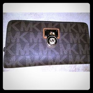 Michael kors wallet