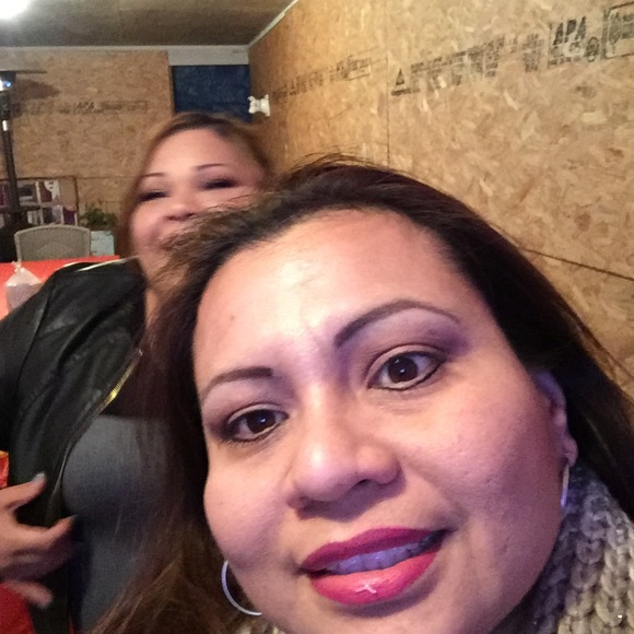 Meet your Posher, Claudia