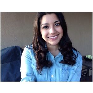 Meet your Posher, Larissa