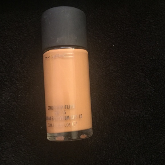 MAC Cosmetics Other - Mac studio fix fluid nc 45
