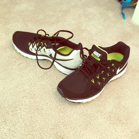 Nike Shoes - Women's Nike Vomero 9