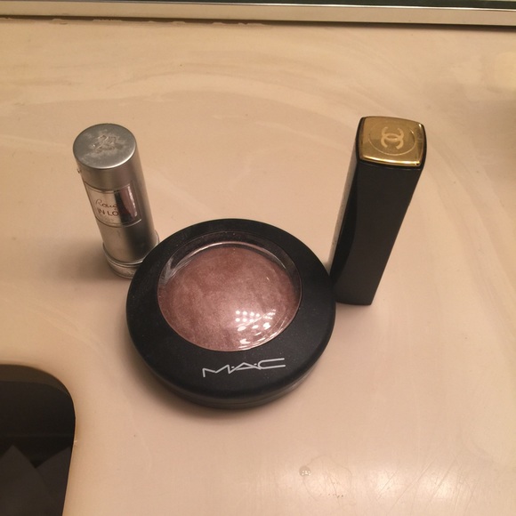 Makeup lot!!! Mac Chanel Clinique must haves !!!