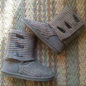 Gray knit bearpaw boots • SIZE 6