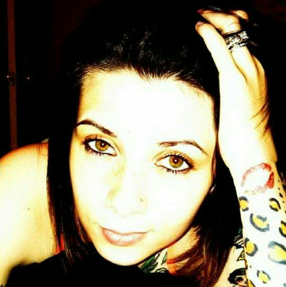 Meet your Posher, Deidre - Picture 1 of 1