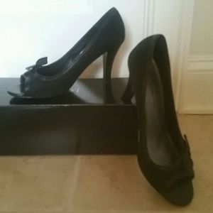 Black Peep toe 3.5 inch Bandolino heels
