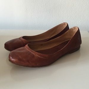 Frye Carson Ballet Flats in Cognac