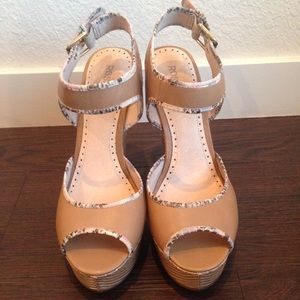 NEVER WORN "Rosegold" Wedges