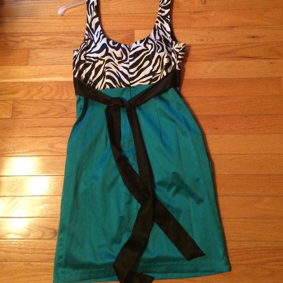 Dress - Picture 2 of 2