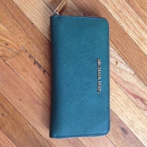 Michael Kors Jet Set Travel Wallet Emerald Green