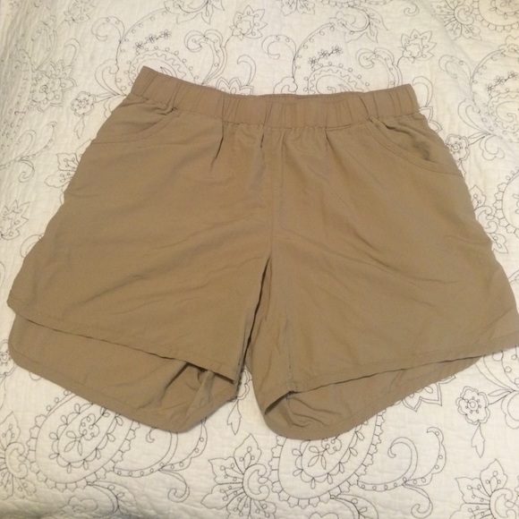 Magellan fish gear khaki shorts size medium