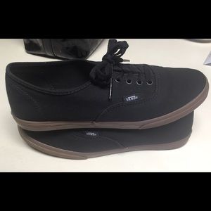 Black Authentic Gumsole Lo Pro Vans- LIKE NEW!