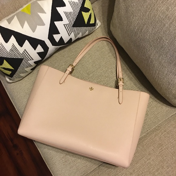 Tory Burch Handbags - Tory Burch York tote LARGE in light oak