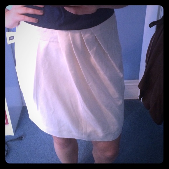 ❗️price drop❗NWT ️Cream color Gap skirt.