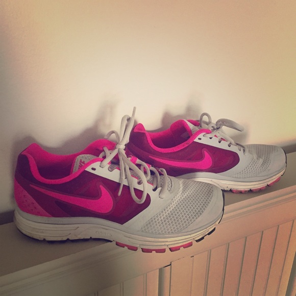 Nike Women's - Picture 1 of 3