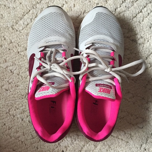 Nike Women's - Picture 2 of 3