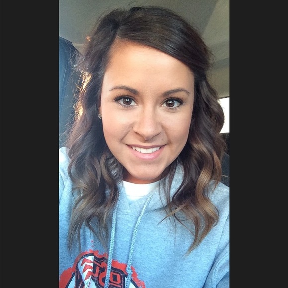 💜 Meet Your Posher 💜 - Picture 4 of 7