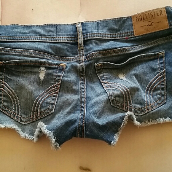 Size 3 Hollister shorts - Picture 2 of 2