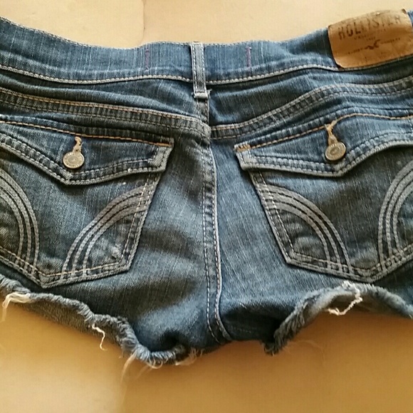 Light wash Hollister shorts - Picture 2 of 2
