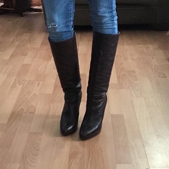 Frye Harlow Boot! Great condition, quality leather
