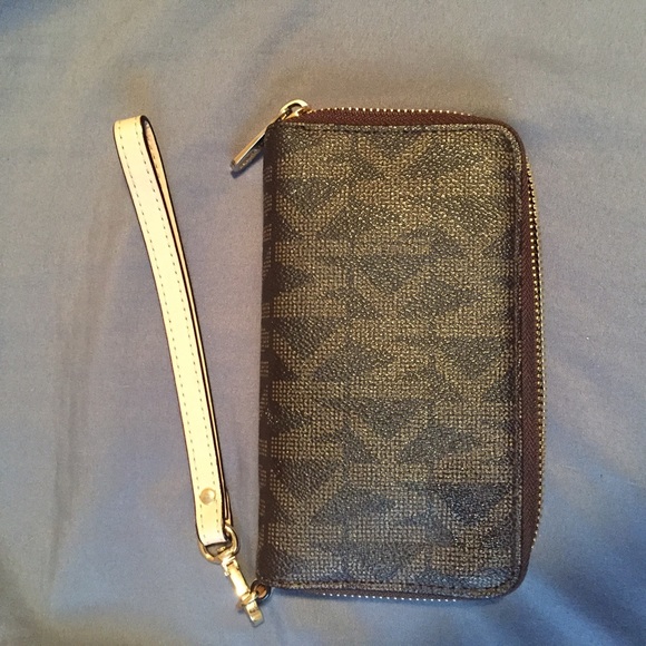 Michael Kors brown wristlet! - Picture 2 of 3