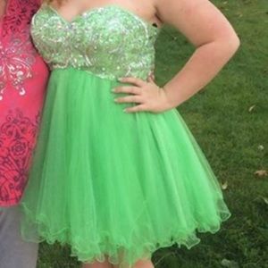 Selling Alyce Paris dress size 16 worn once 100$