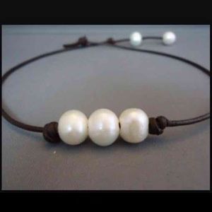 Black triple Pearl bracelet
