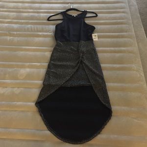 Beautiful dress! Too small for me now. 😢