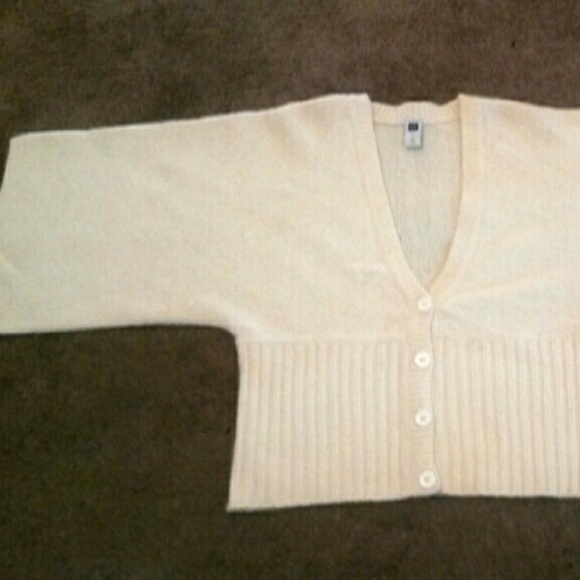 SOLD   GAP CREAM SWEATER, Very Nice,