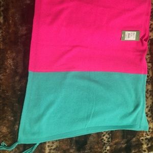 NWT kinnon wrap. 60 on 🅿️🅿️. $98 retail. 1 size