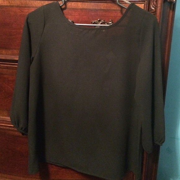 Beautiful black bow back top - Picture 2 of 3