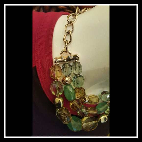 ❌SOLD❌  STATEMENT NECKLACE Triple Strand GREEN - Picture 2 of 3