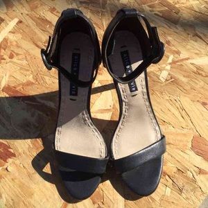 Alice+Olivia black one strap sexy high heels 6.5