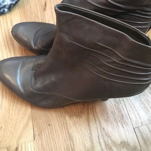 Like new!! Nine West booties