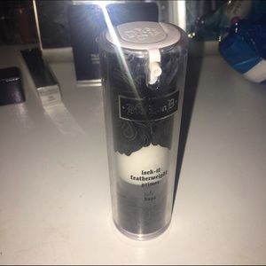 Kat Von D lock it featherweight primer