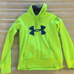 Under Armour hoodie! Small Medium semi fitted.