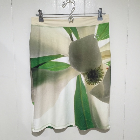 SOLD Floral stretchy skirt
