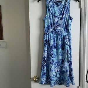 Ruffled sleeveless blue floral dress