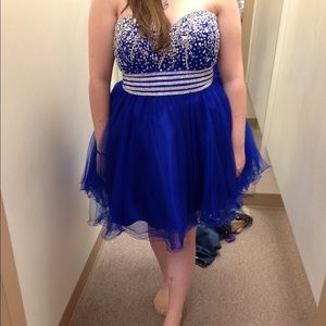🎉PRICE REDUCED🎉 Short formal dress