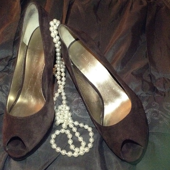 Nine West Suede Peep Toe Heels size 7 - Picture 2 of 4