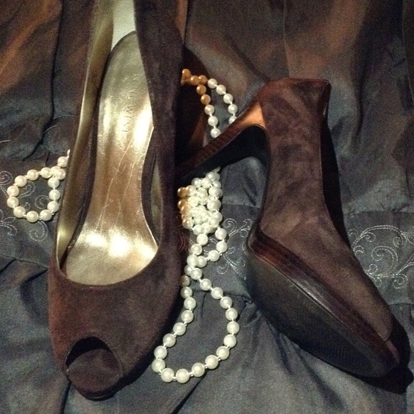 Nine West Suede Peep Toe Heels size 7 - Picture 3 of 4