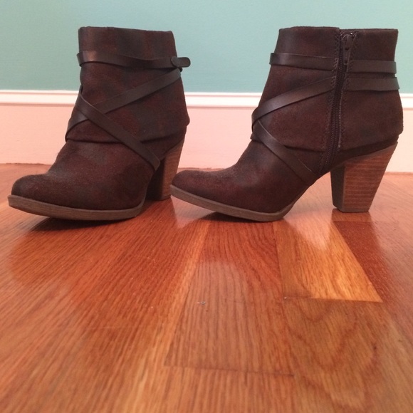Cute brown booties!