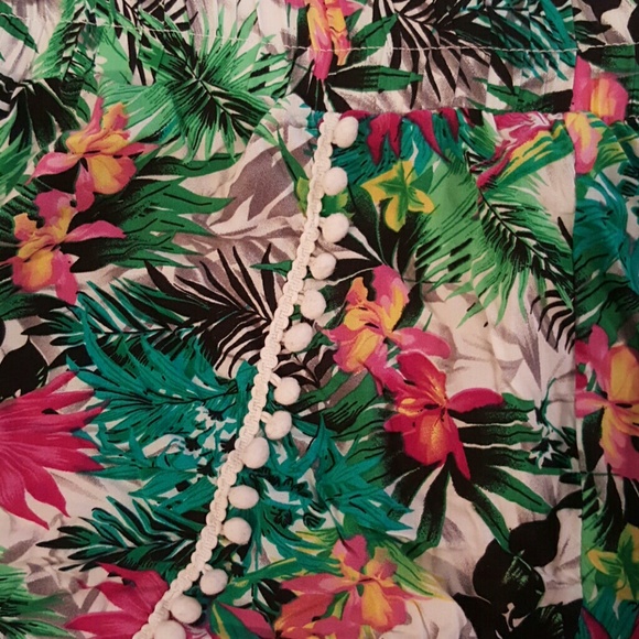 Fun and flirty shorts - Picture 2 of 3