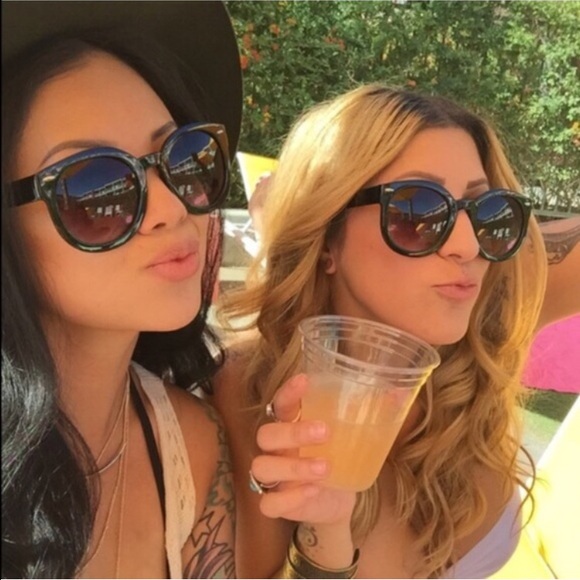 Urban outfitters black round cat eye sunglasses
