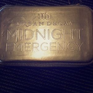 Urban Decay Midnight Emergency Palette