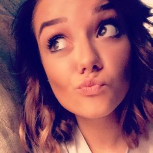 Meet your Posher, Olivia