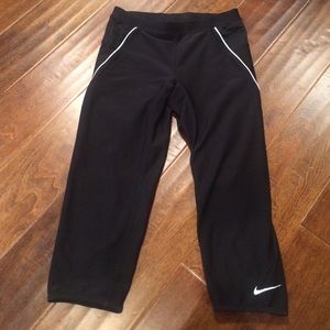 Nike DRI-FIT - Midrise Running Capris - Small